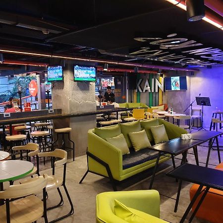 Bunk 5021 Hostel Makati City Екстер'єр фото