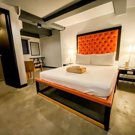 Bunk 5021 Hostel Makati City Екстер'єр фото