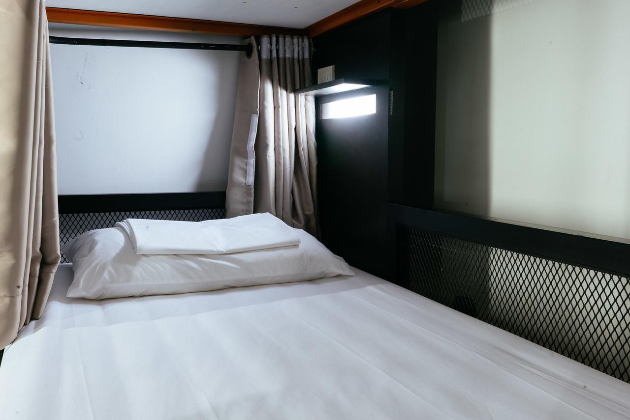 Bunk 5021 Hostel Makati City Екстер'єр фото