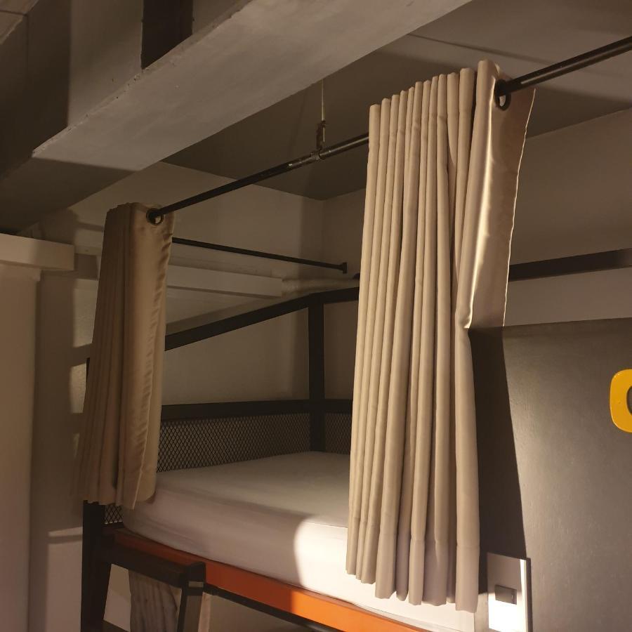 Bunk 5021 Hostel Makati City Екстер'єр фото