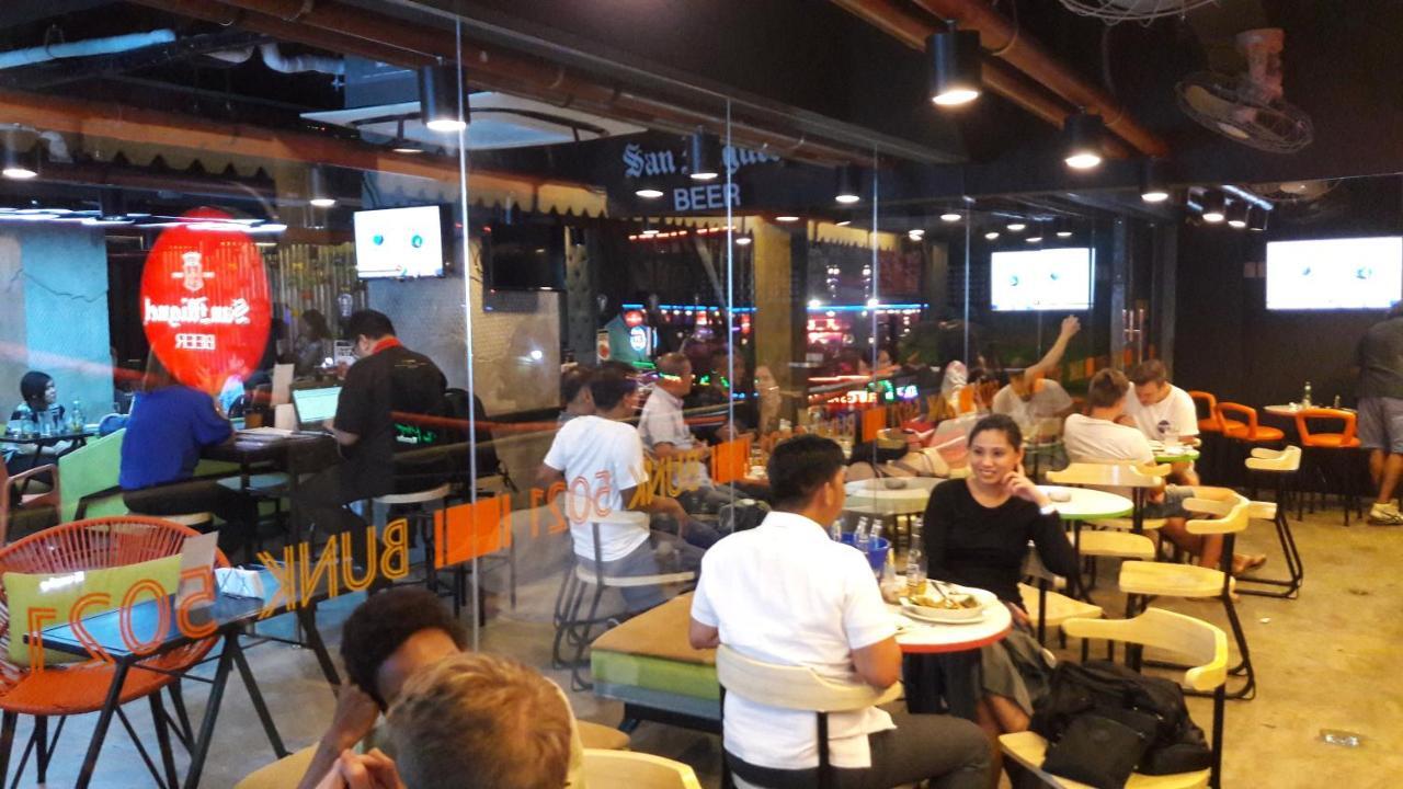 Bunk 5021 Hostel Makati City Екстер'єр фото