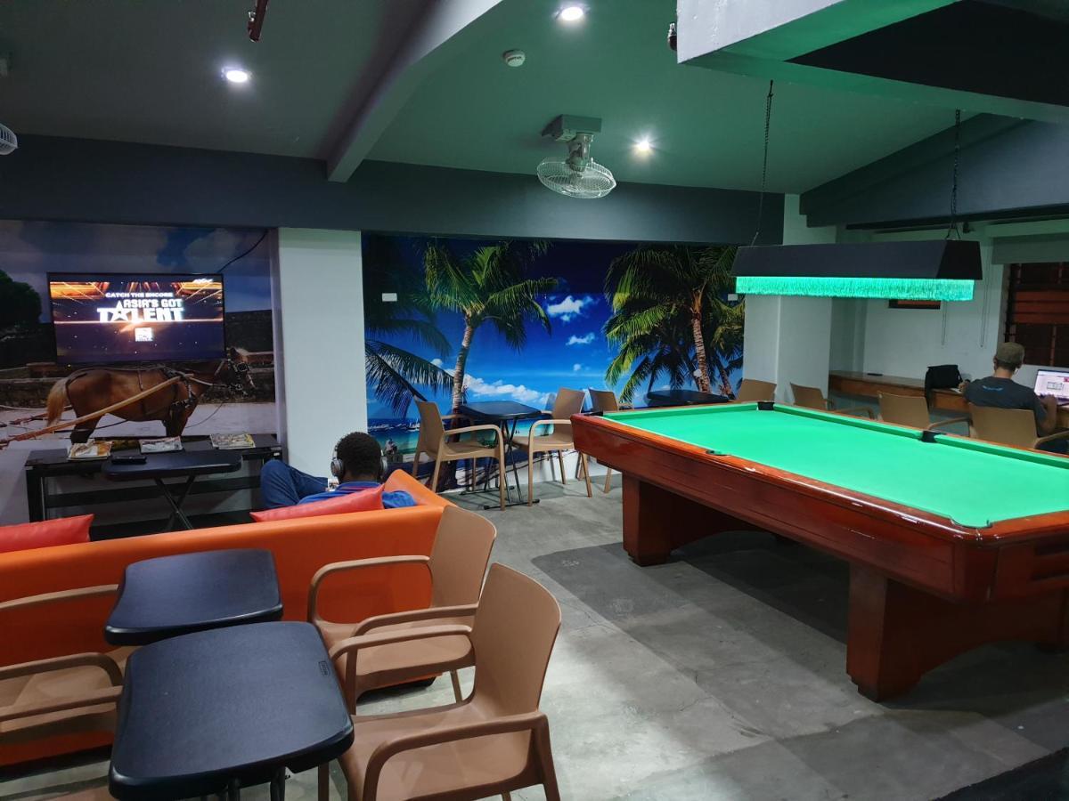 Bunk 5021 Hostel Makati City Екстер'єр фото