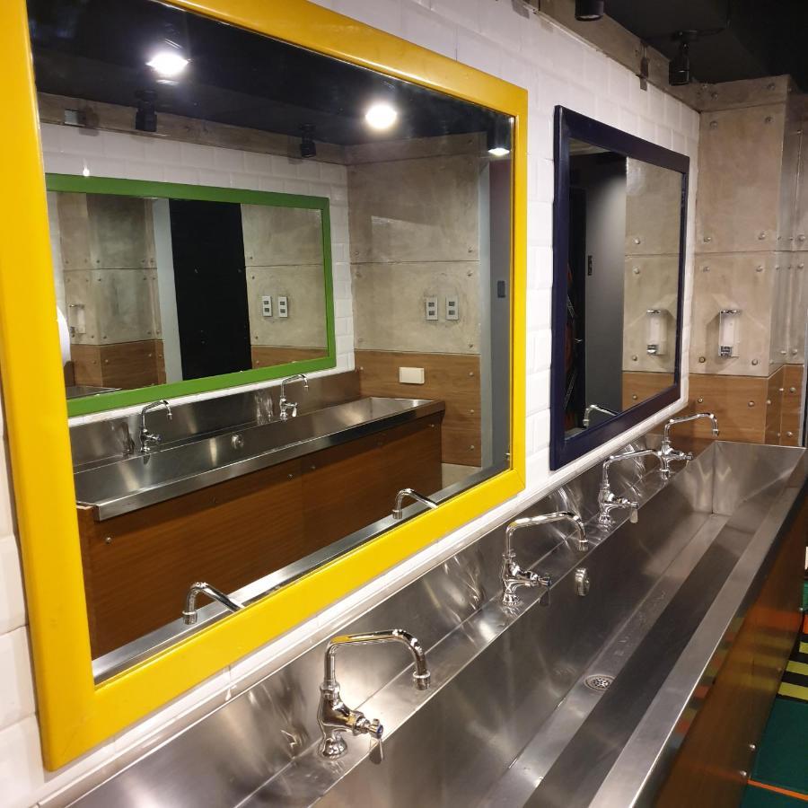Bunk 5021 Hostel Makati City Екстер'єр фото