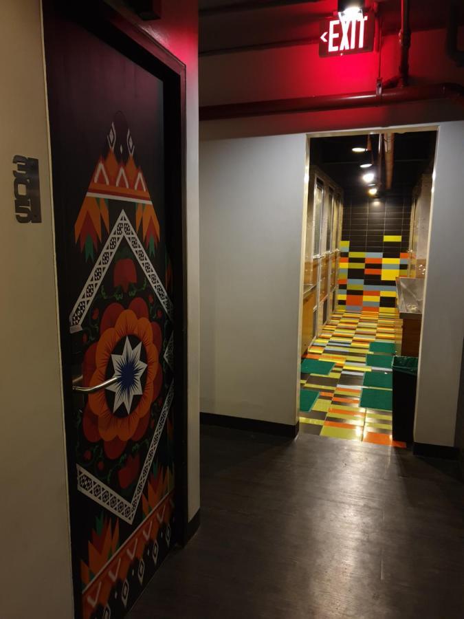 Bunk 5021 Hostel Makati City Екстер'єр фото