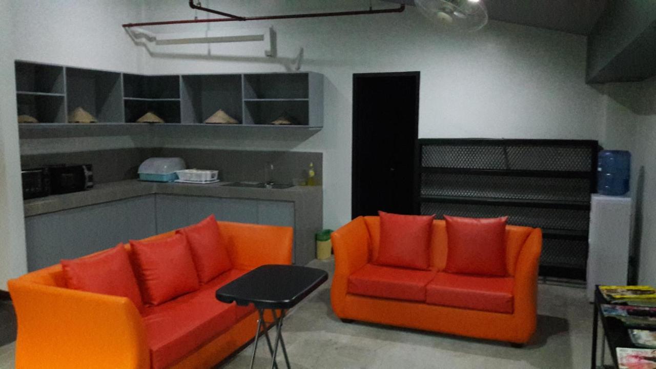 Bunk 5021 Hostel Makati City Екстер'єр фото