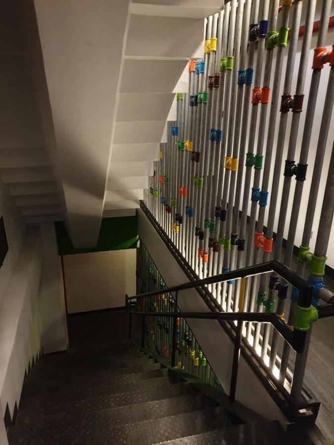 Bunk 5021 Hostel Makati City Екстер'єр фото