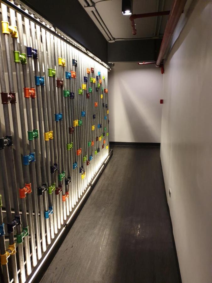 Bunk 5021 Hostel Makati City Екстер'єр фото