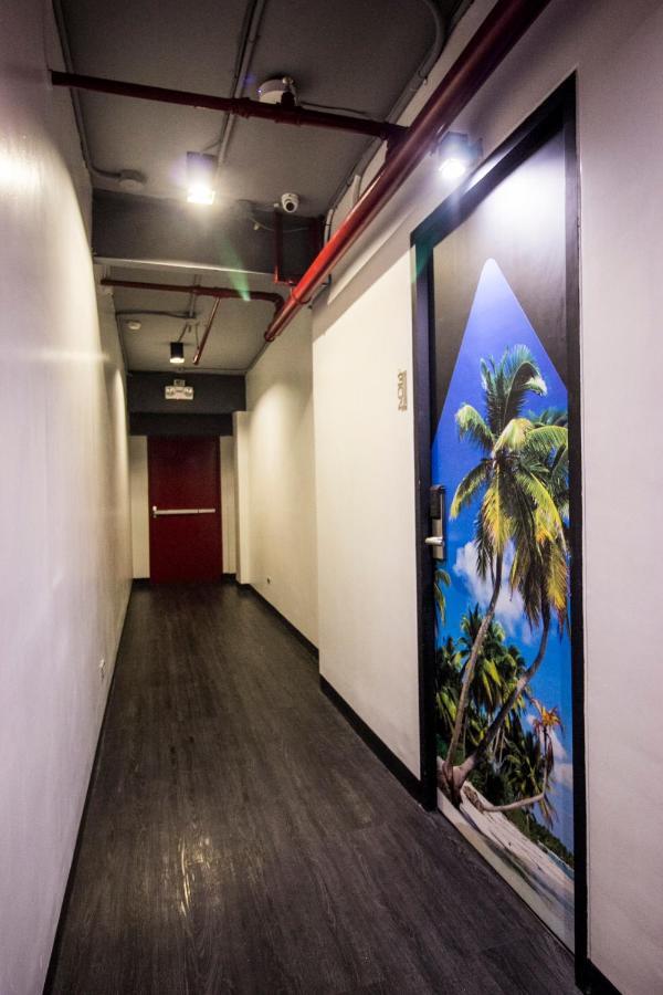 Bunk 5021 Hostel Makati City Екстер'єр фото