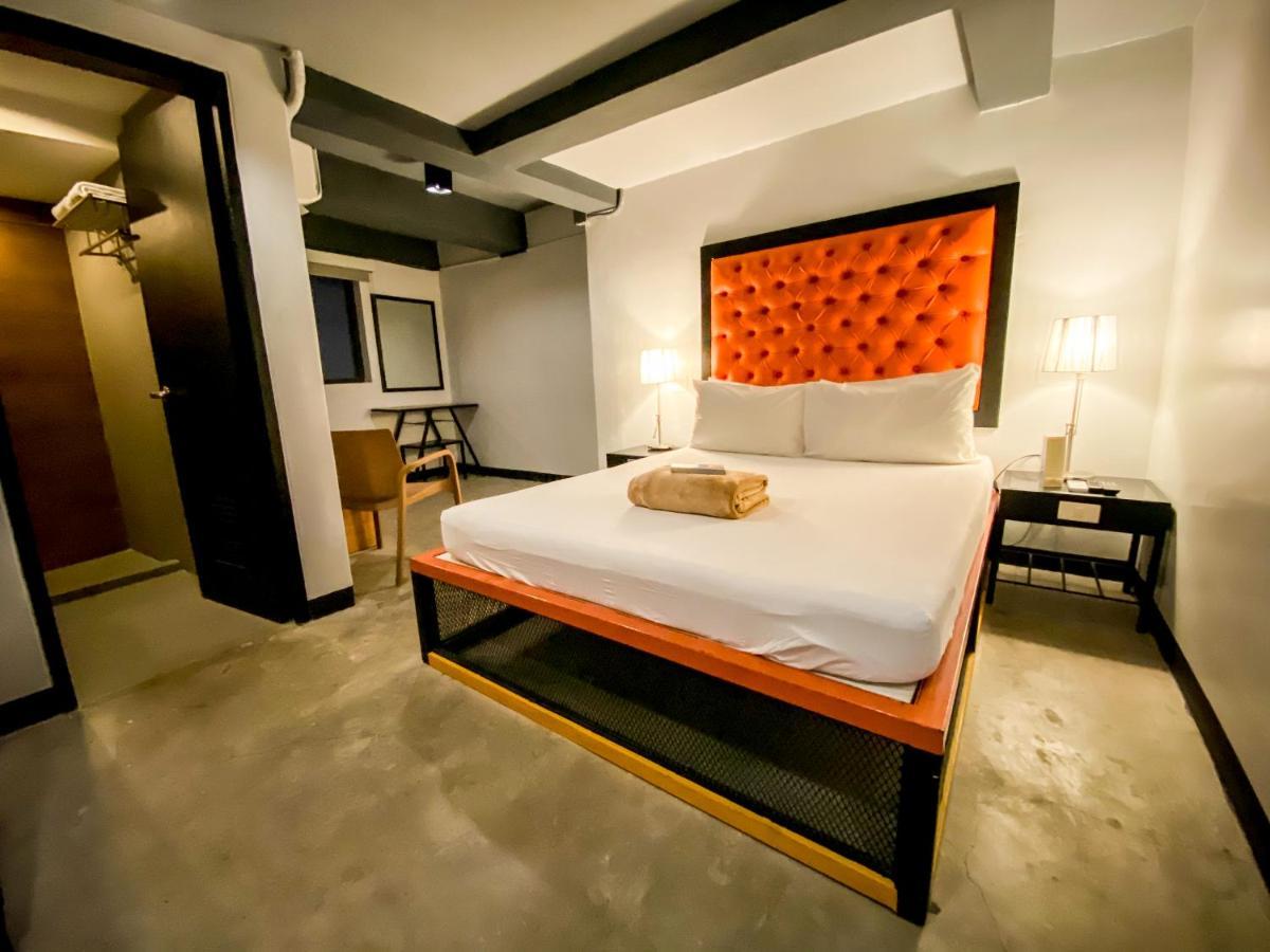 Bunk 5021 Hostel Makati City Екстер'єр фото
