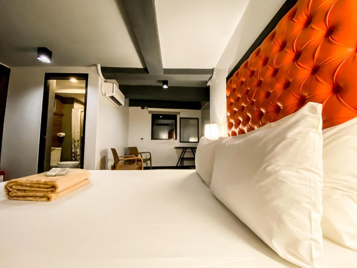 Bunk 5021 Hostel Makati City Екстер'єр фото
